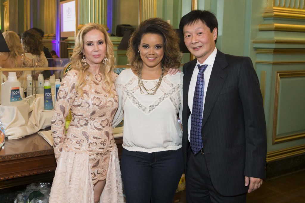 American Idol star Kimberly locke with Sophie Azouaou and Dr. Chow
